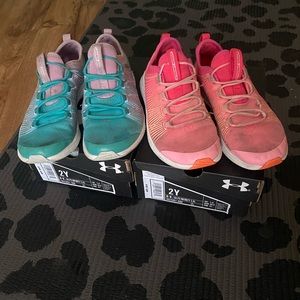 PLAY SHOES - Girls active/running under armour shoes
